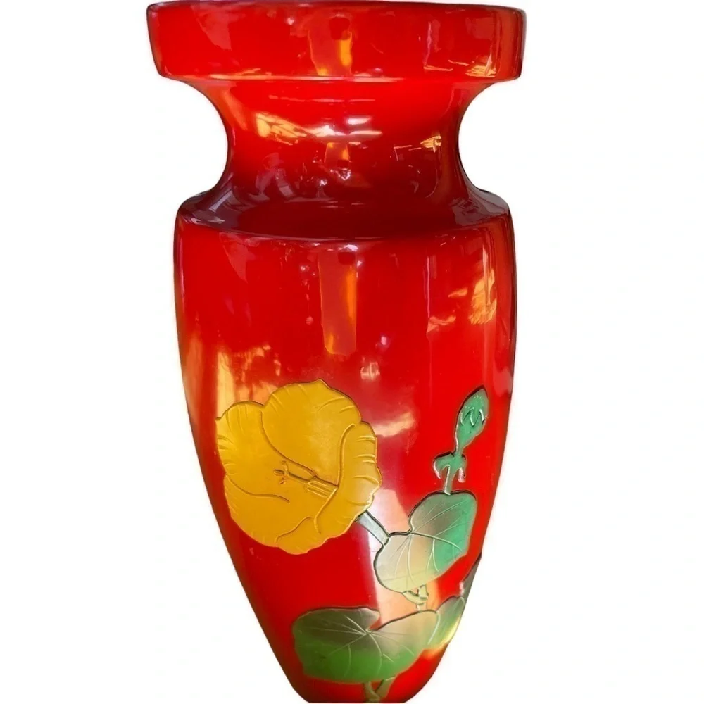 BEAUTIFUL Asian inspired carved wooden vase, lacquered, excellent condition